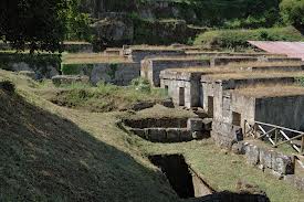 necropoli crocefisso del tufo